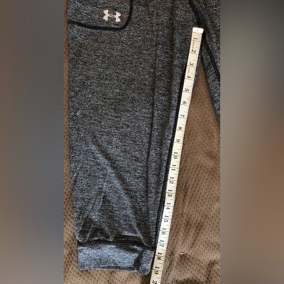 NWOT Under Armour Charcoal Loose Fit Drawstring Workout Capris - S - Picture 6 of 7